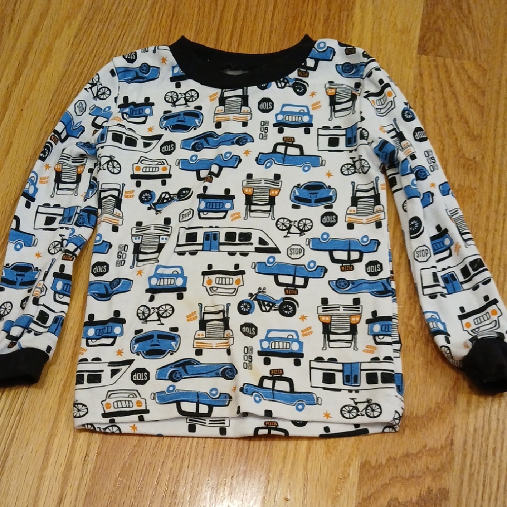 54️⃣$10 Kidgets Cream and Blue Vehicle Print Long Sleeve Tee